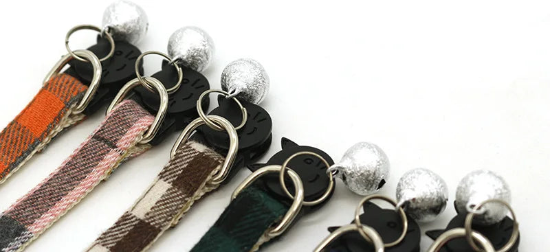 Coleiras com sinos para gatos, fivelas de nylon ajustáveis, coleira moderna e refletiva .