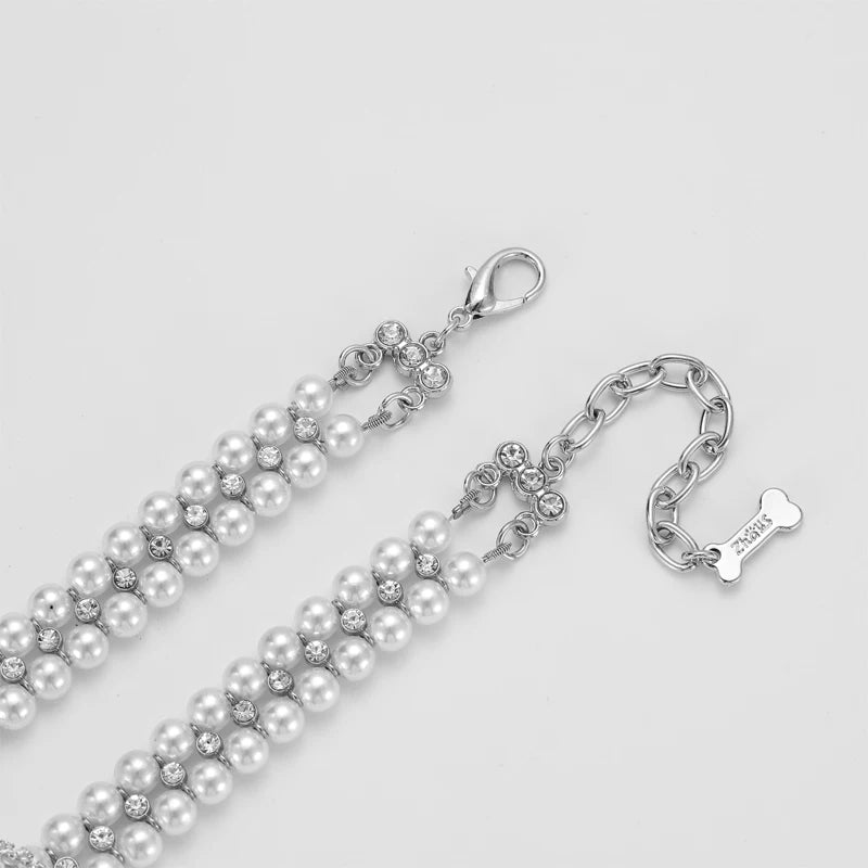 Colar de luxo com pérolas e strass para gatos e cachorros de pequeno porte.