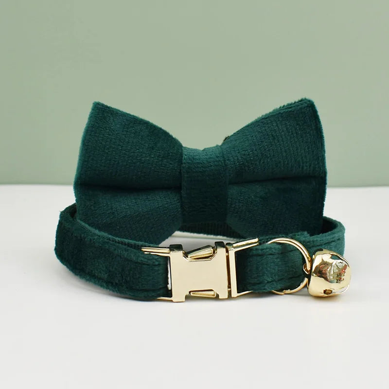 Coleira de veludo para gatos com laço, personalizada para gatos, acessórios para gatos, coleira com sino e laço.