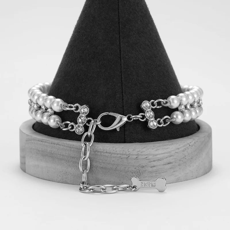 Colar de luxo com pérolas e strass para gatos e cachorros de pequeno porte.