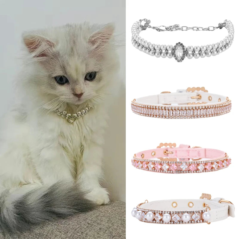 Colar de luxo com pérolas e strass para gatos e cachorros de pequeno porte.