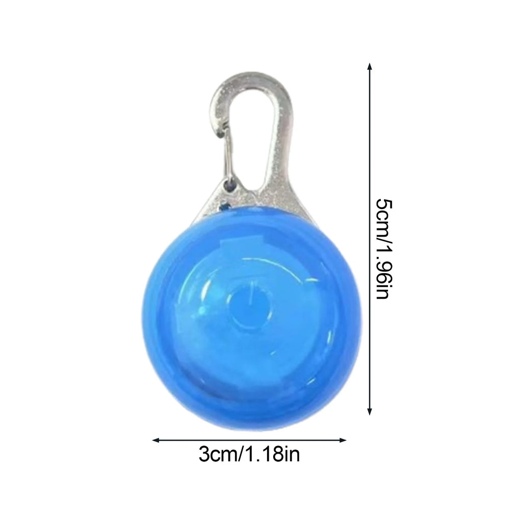 Coleira LED com pingente luminoso para cães, acessório de segurança para passeios noturnos, ideal para cães de pequeno, médio e grande porte.