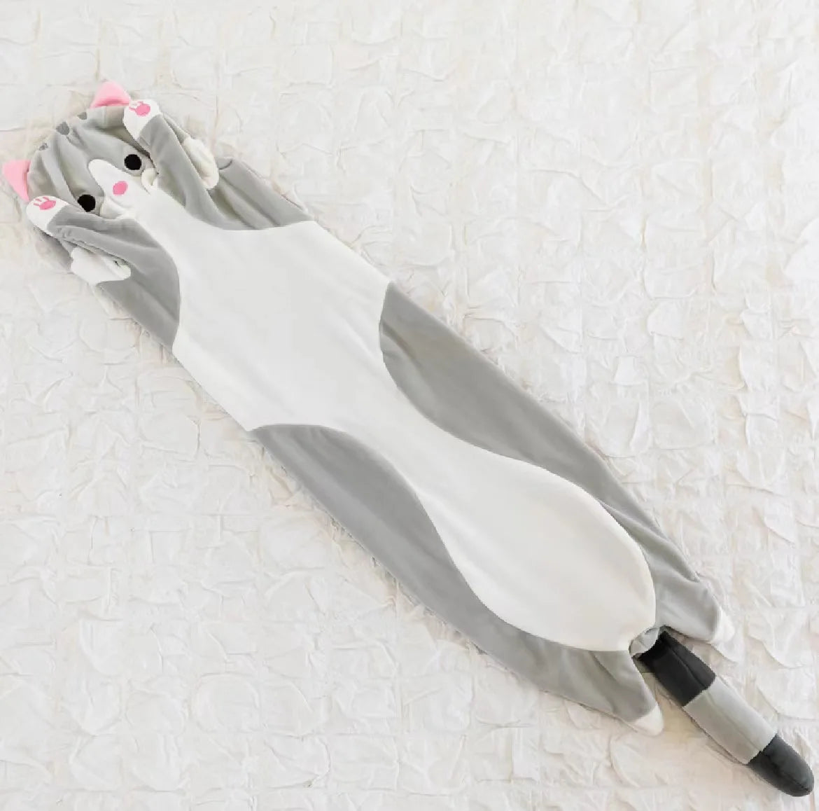 Brinquedo de pelúcia de gato fofo e divertido.
Com 50/70/90/110/130 cm, para pausas, cochilos no escritório, para dormir, para decorar a casa ou o escritório. 
Ideal para crianças