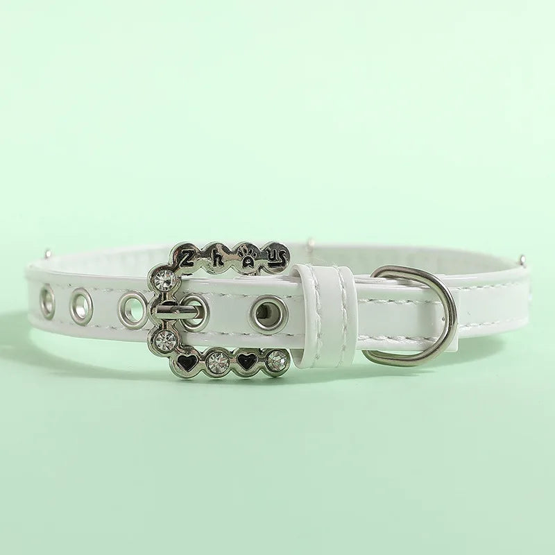 Colar de luxo com pérolas e strass para gatos e cachorros de pequeno porte.