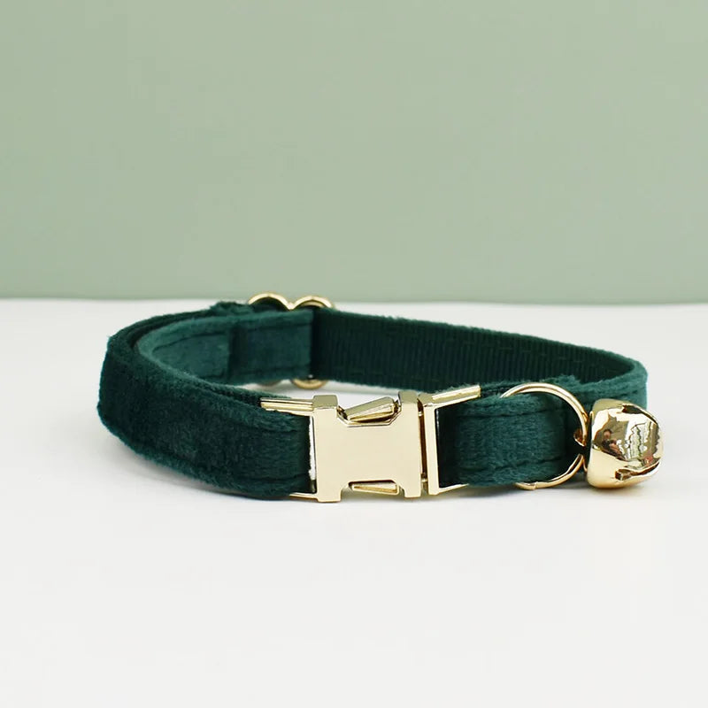Coleira de veludo para gatos com laço, personalizada para gatos, acessórios para gatos, coleira com sino e laço.