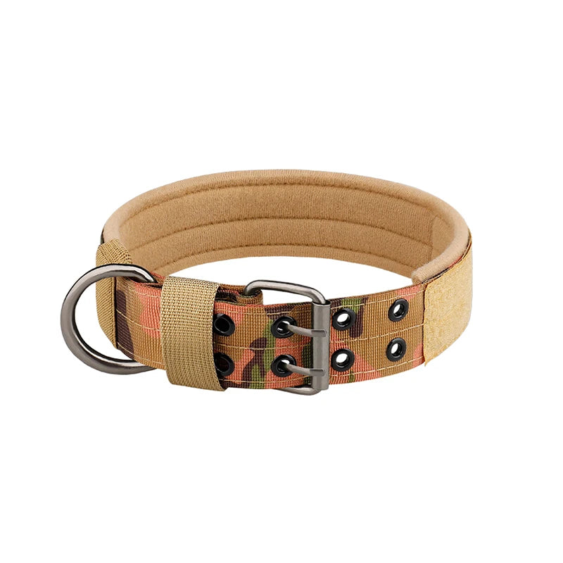 Coleira tática ajustável e durável em nylon para cães de porte médio e grande.