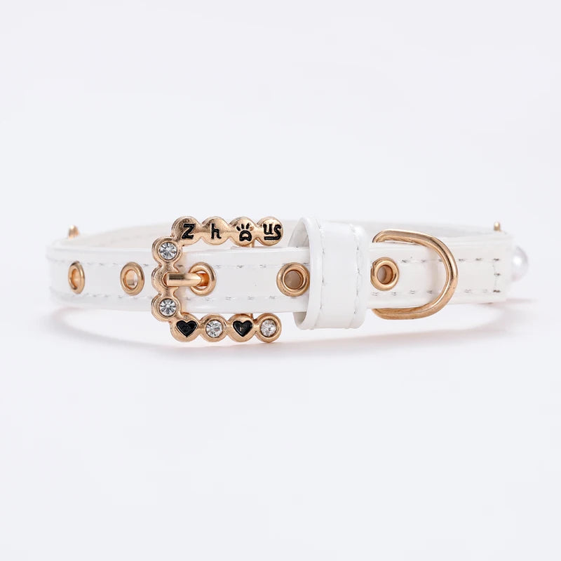 Colar de luxo com pérolas e strass para gatos e cachorros de pequeno porte.